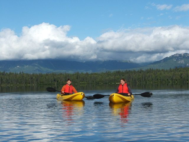 2 kayakers enjoying a tour on Byer's Lake in Denali state park